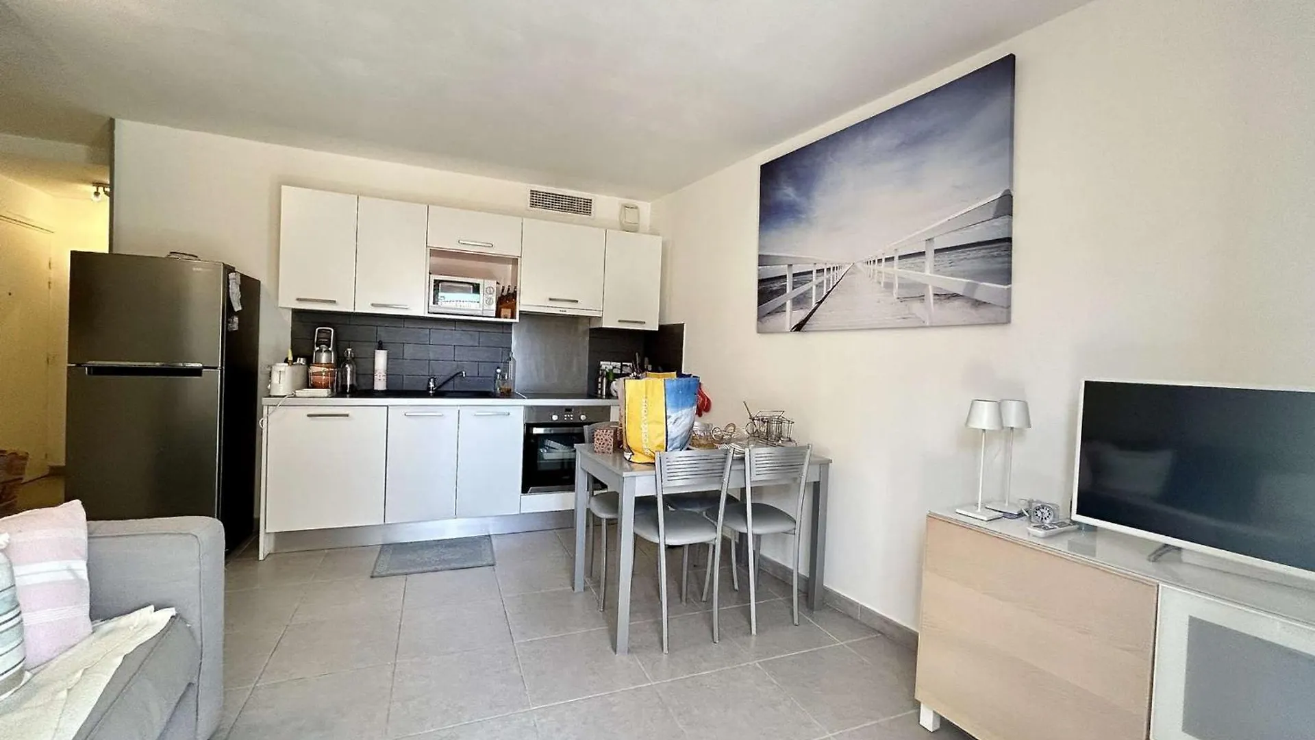 Charmant T2 En Centre-Ville, Terrasse, Clim Et Parking, Proche Plage Et Commodites - Fr-1-226-550 Sainte-Maxime France