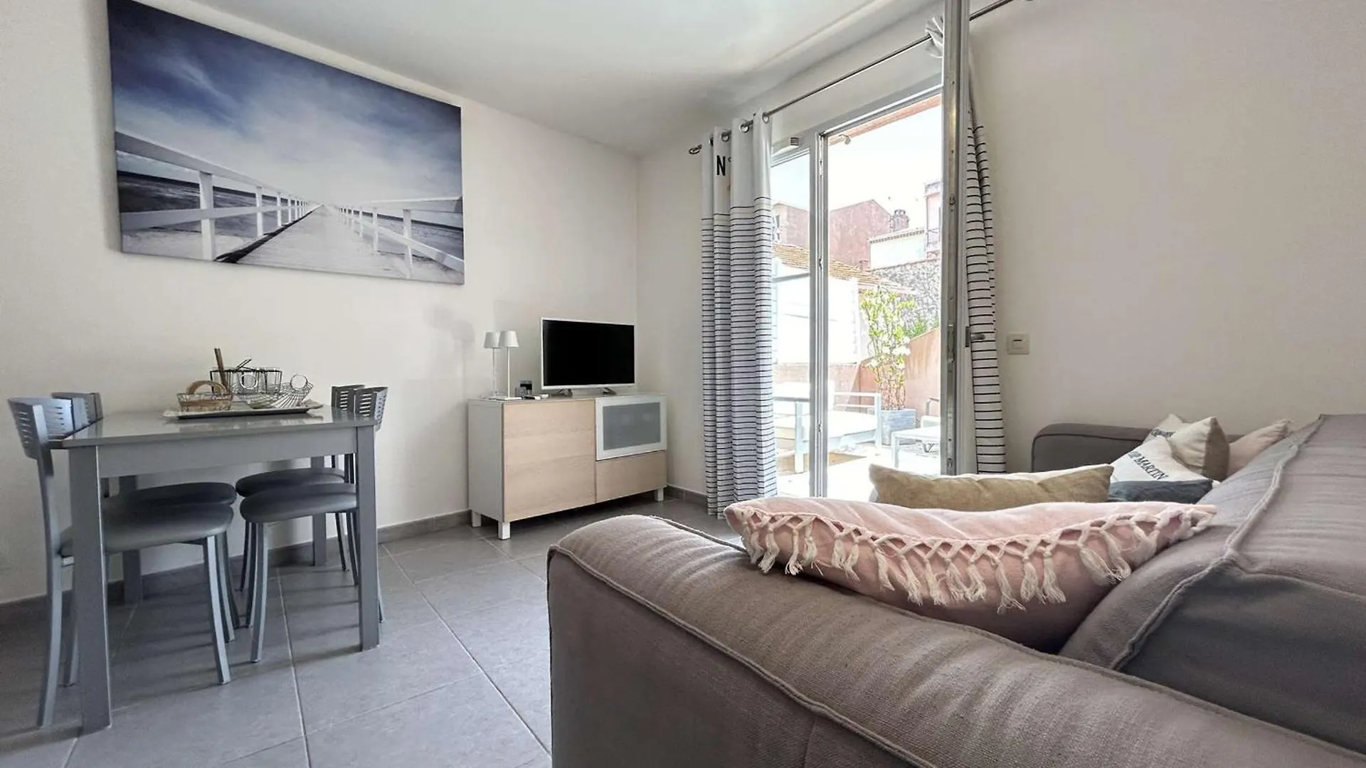Apartment Charmant T2 En Centre-Ville, Terrasse, Clim Et Parking, Proche Plage Et Commodites - Fr-1-226-550 Sainte-Maxime