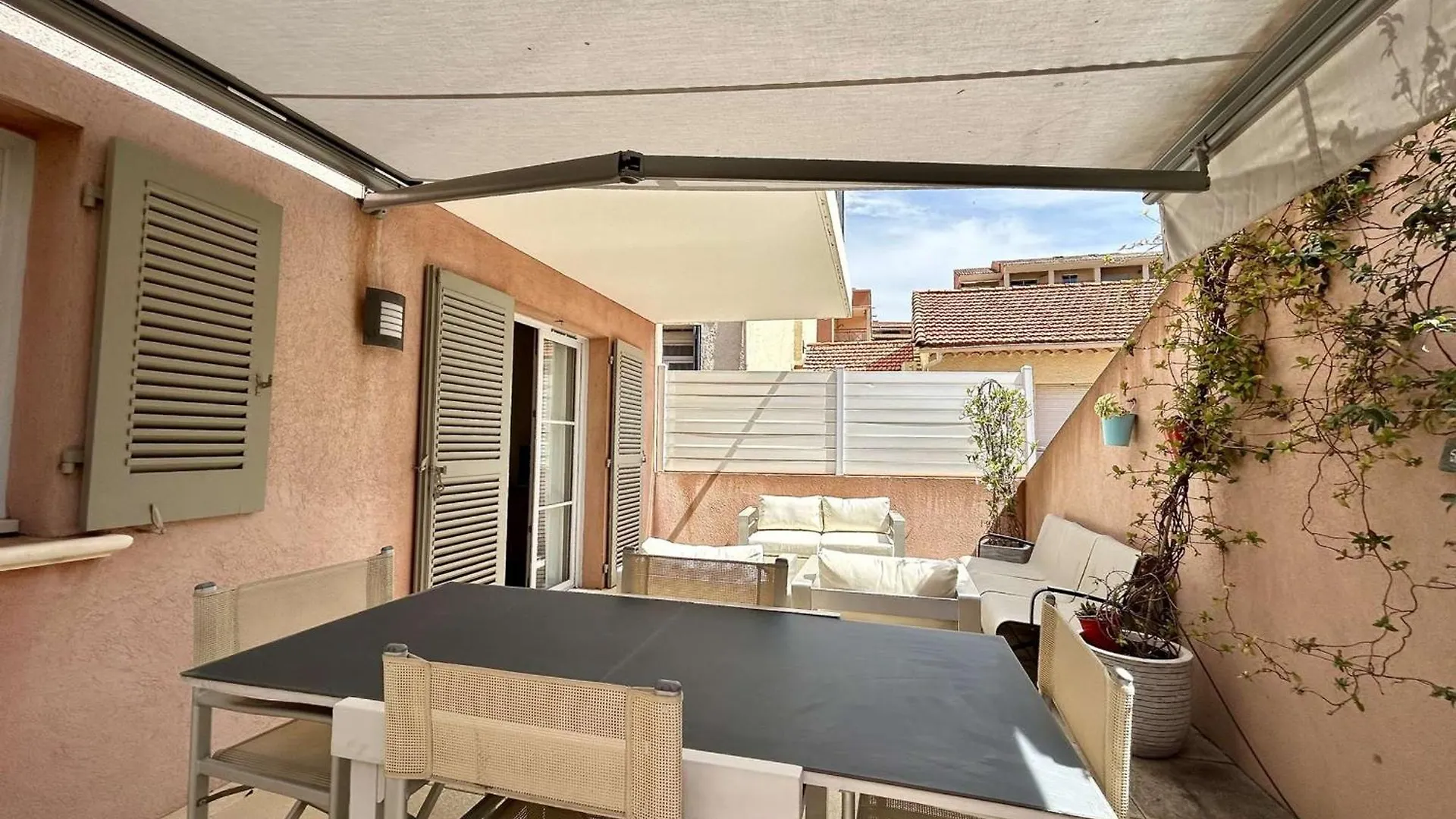 Charmant T2 En Centre-Ville, Terrasse, Clim Et Parking, Proche Plage Et Commodites - Fr-1-226-550 Sainte-Maxime 0*,  France